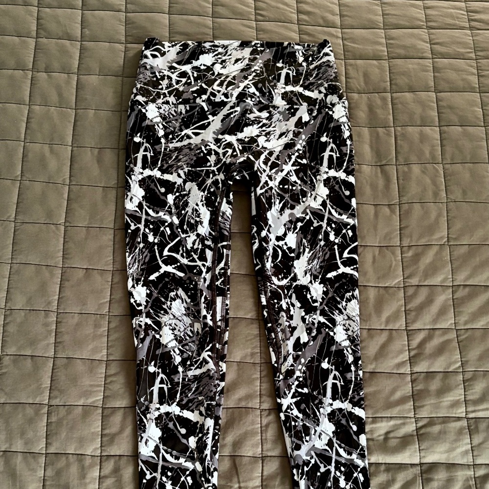 Discontinued K-Deer Sneaker Length Large leggings Paint Splatter  Like New